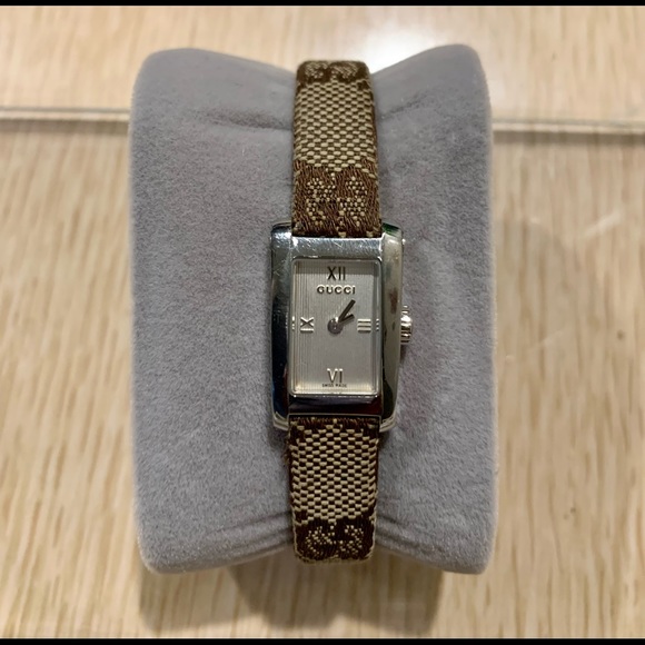 GUCCI WATCH CANVAS GUCCI LOGO WITH BROWN LEATHER will need a new battery - Picture 1 of 6